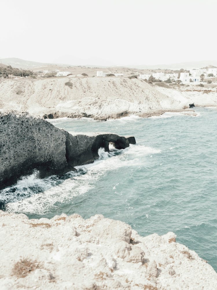 Coastal Chronicals, Milos