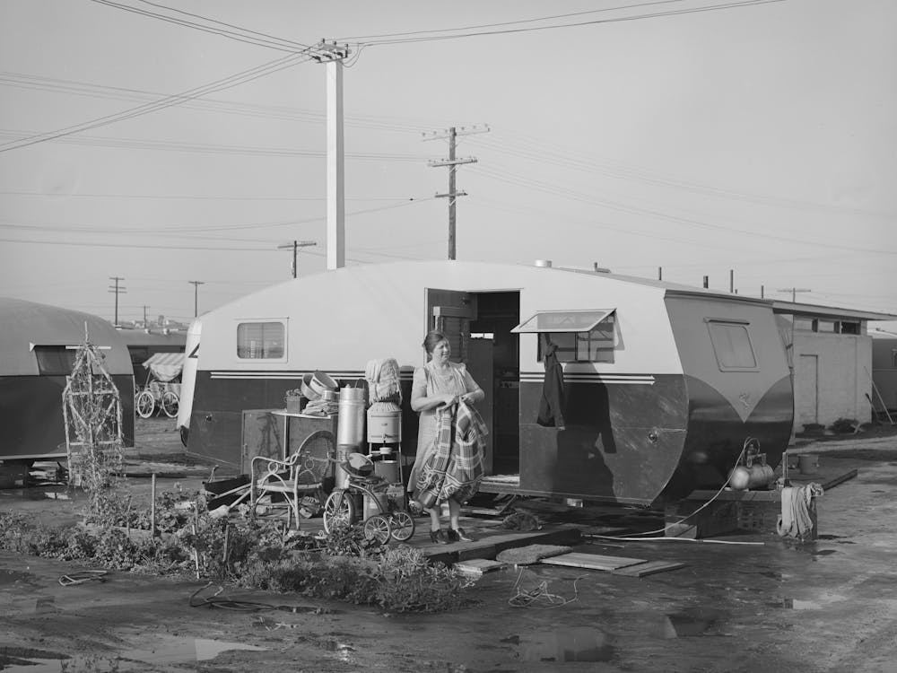 Anordnen Von Speisen Auf Dem Tisch Beim Buffet-Abendessen Der Jaycees In Eufaula, Oklahoma, Siehe Allgemeine Bildunterschrift Nummer 25 Von