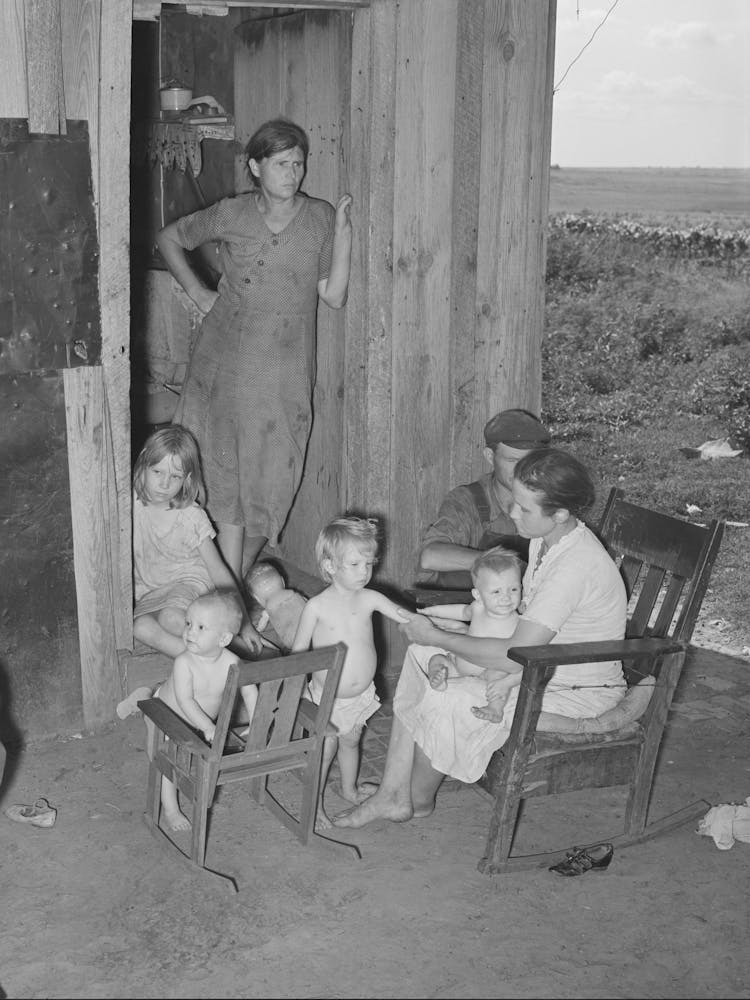 Group Of Agricultural Day Laborers And Their Children Near Tullahassee, Oklahoma, Wagoner County By Russel