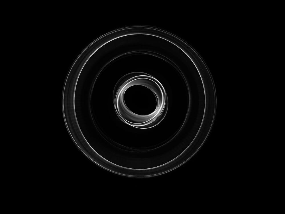 Lignes Courbes Abstraites Noires et Blanches Lumineuses 13