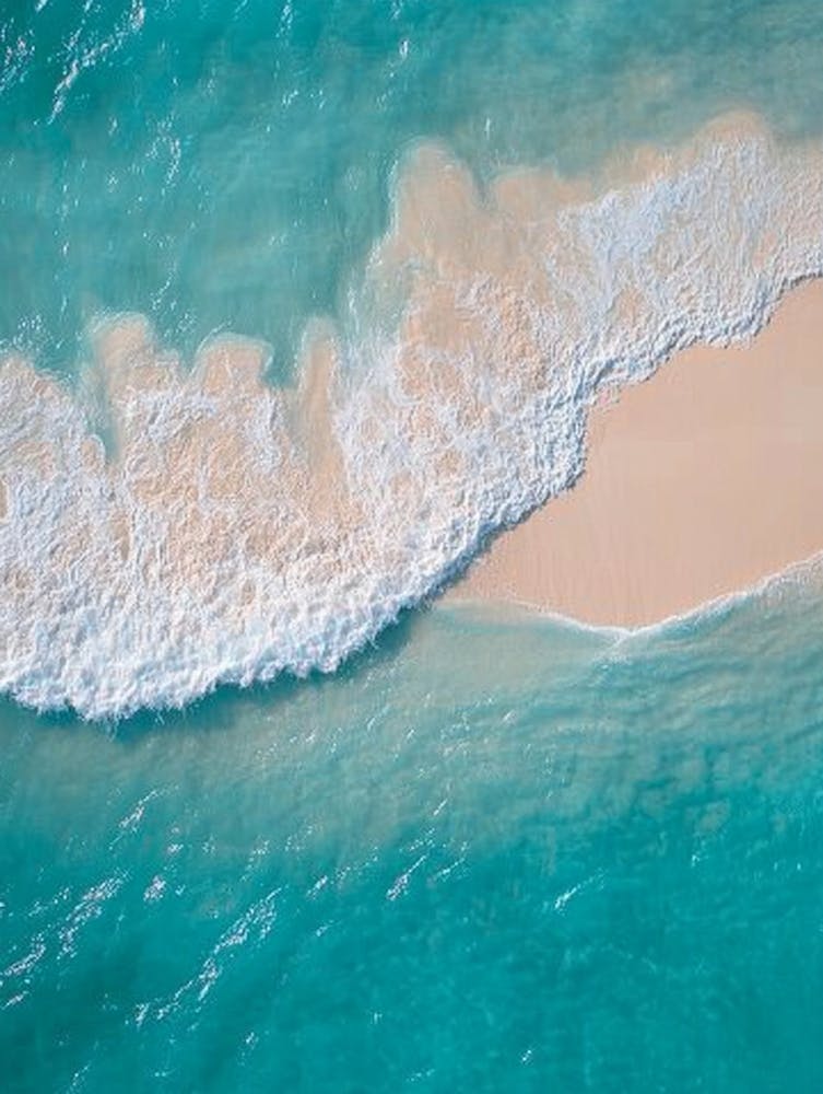 Vue Aérienne d'une Plage 38