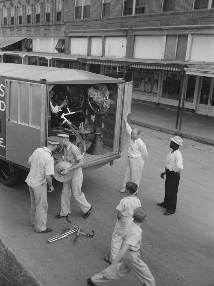 Photo sans titre, probablement liée à l'intérieur d'un camion utilisé pour le transport d'instruments de musique, Crowley, Louisian