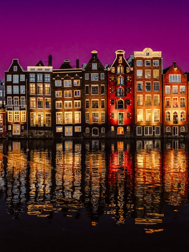Amsterdam Magic Night, Travel