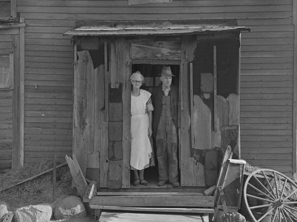 Mr And Mrs, John Landers, Pächter, An der Hintertür ihres Bauernhauses, Nahe Marseilles, Illinois By