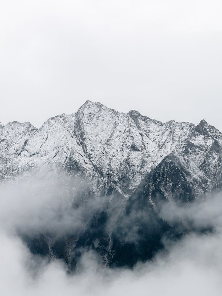 Montagne Givreuse Brumeuse Abstraite - Motivation Voyage