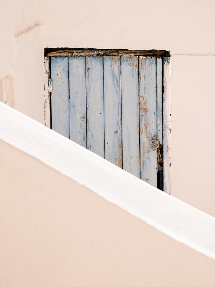 Blue door behind wall in Eivissa // Ibiza Travel Photography