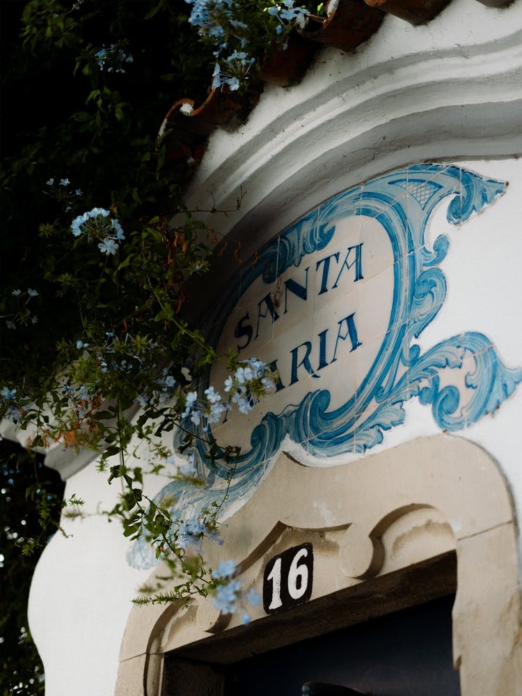 L'Encadrement de Porte aux Carreaux Bleus Cascais Portgual