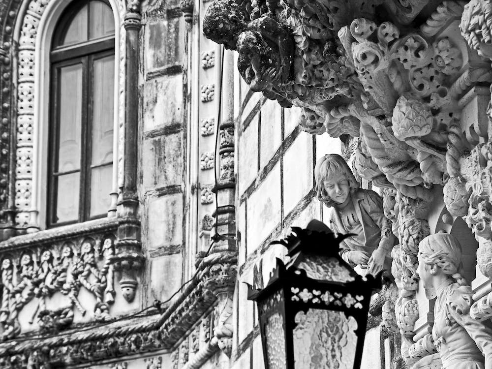 Palace Statues Bw