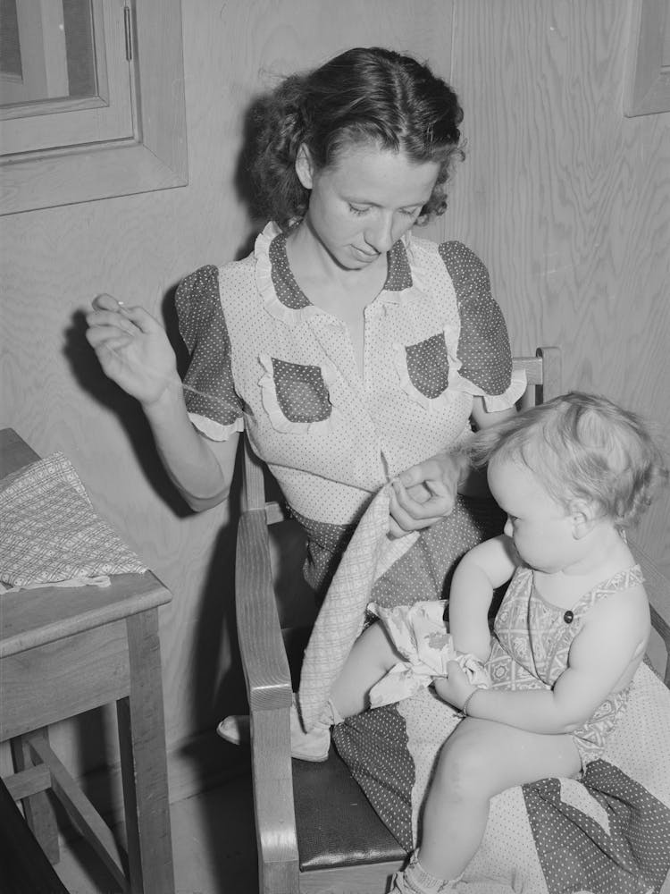 Mother And Child, Fsa (Farm Security Administration) Farm Labor Campm Caldwell, Idaho By Russell Lee