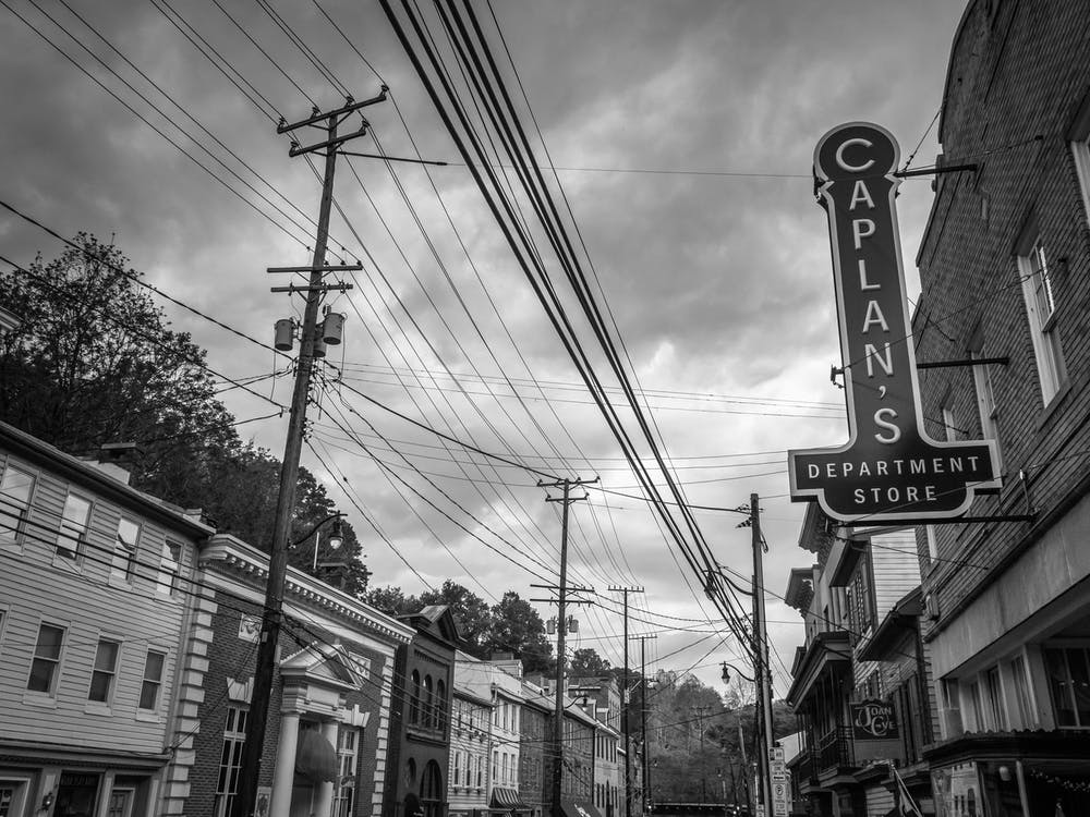 Rue Principale N&B