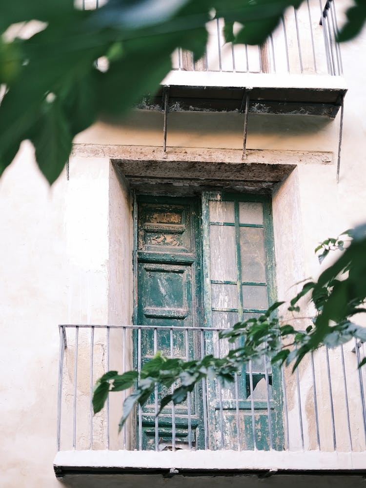 Green Door // Valencia, Spain, Travel Photography