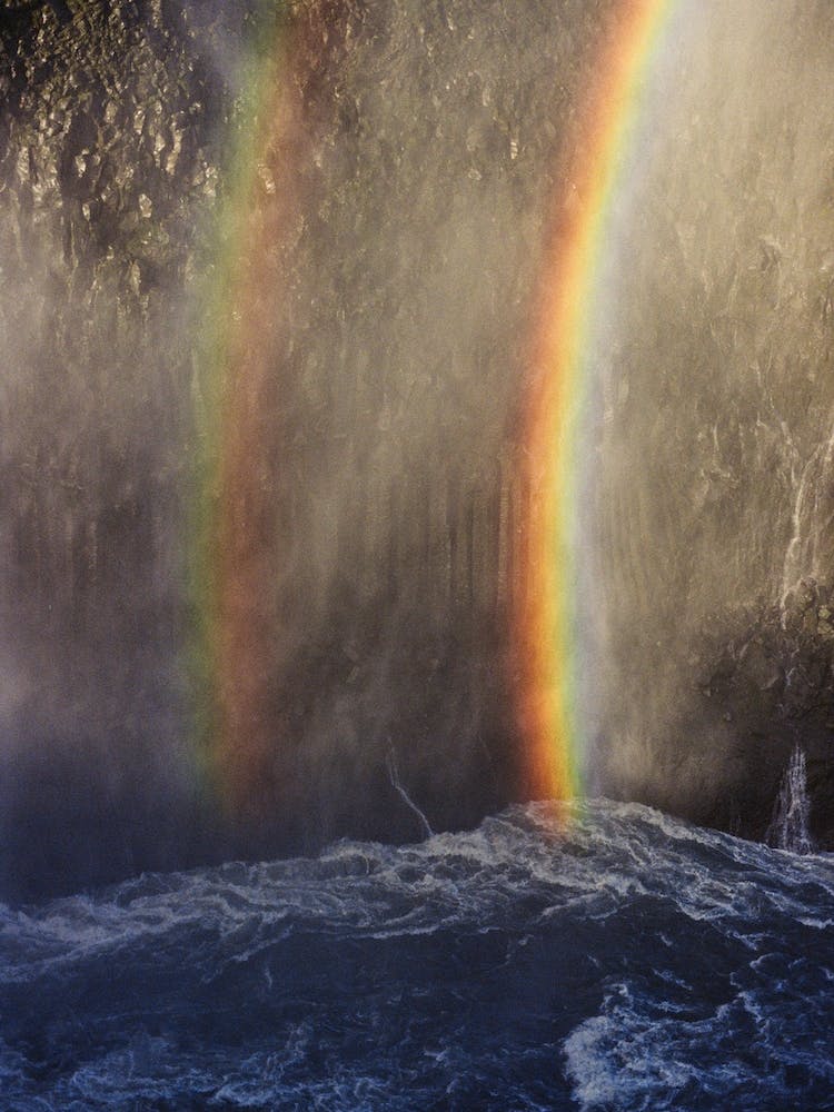 Doppelter Regenbogen am Wasserfall