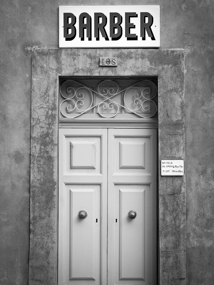Malta Barber Shop | Black and White Photography