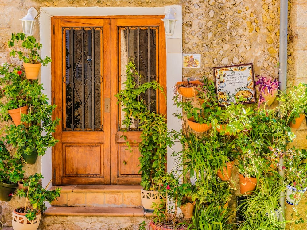 Traditional flower pots decorate the walls of the narrow streets and residential buildings, bringing color and beauty to the village's charming architecture. These potted plants are not only a nod to the island's Mediterranean culture, but also a symbol of the village's rich history and tradition.