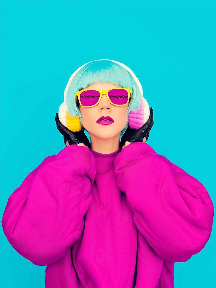 Femme Pop Art Avec Casque Audio