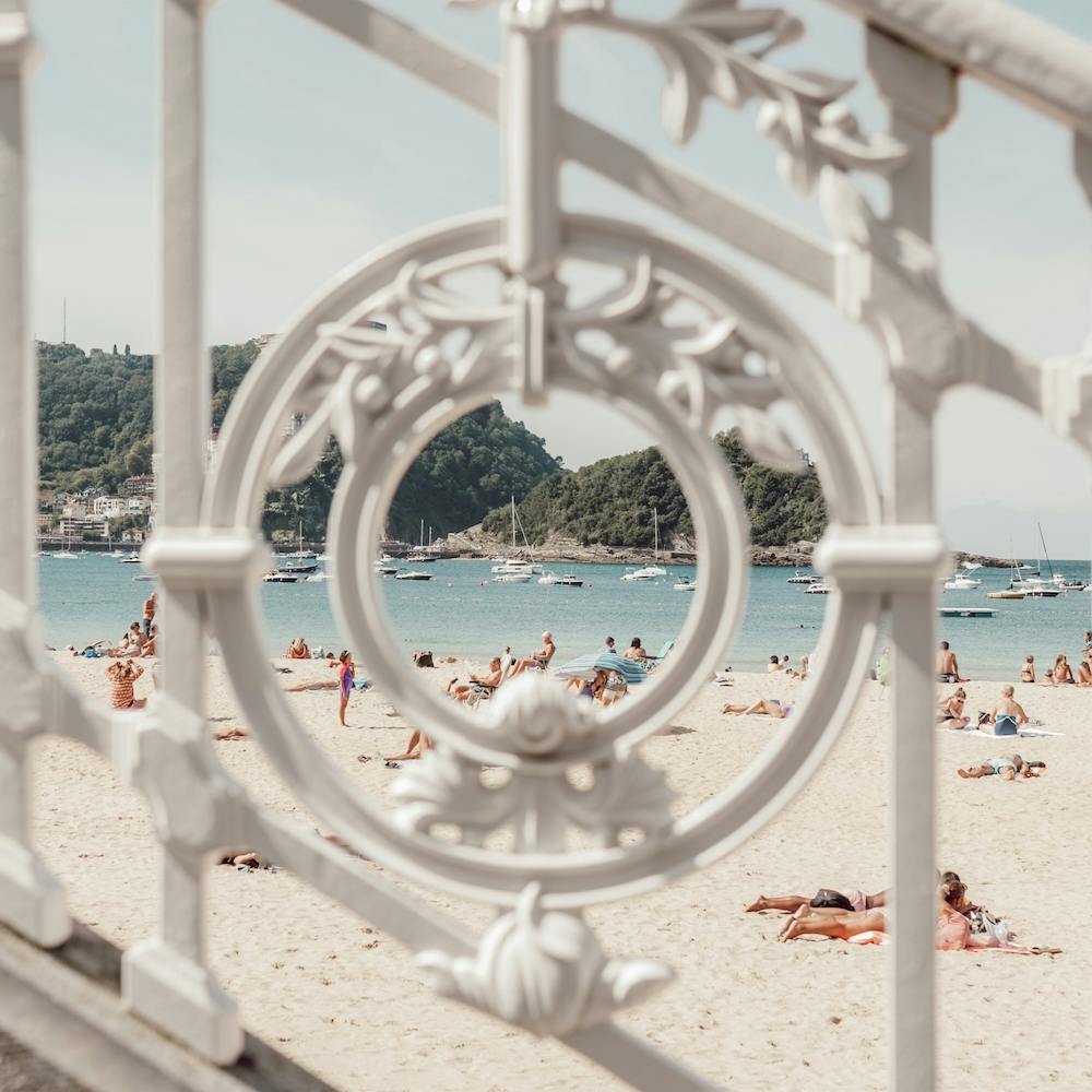 Journée Plage Ensoleillée Saint-Sébastien, Espagne Carré