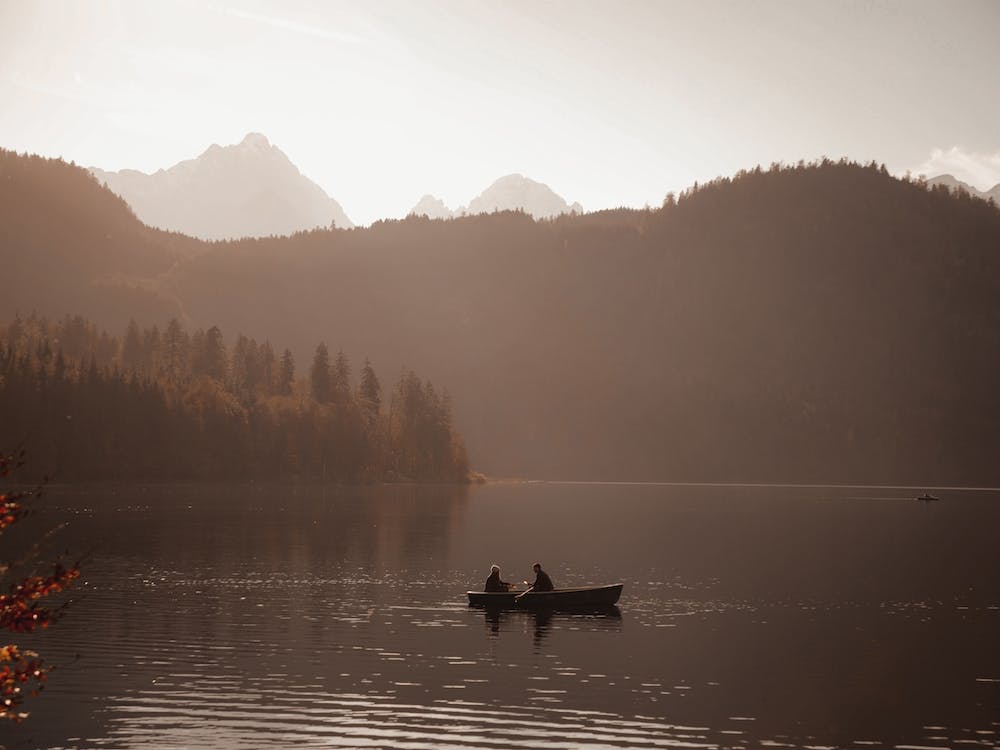 Kanu auf See Landschaft