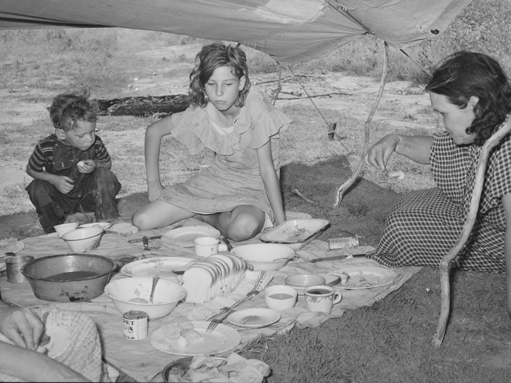 Migrant Agricultural Workers Eating Noonday Meal Near Muskogee, Oklahoma, Muskogee County By Russe