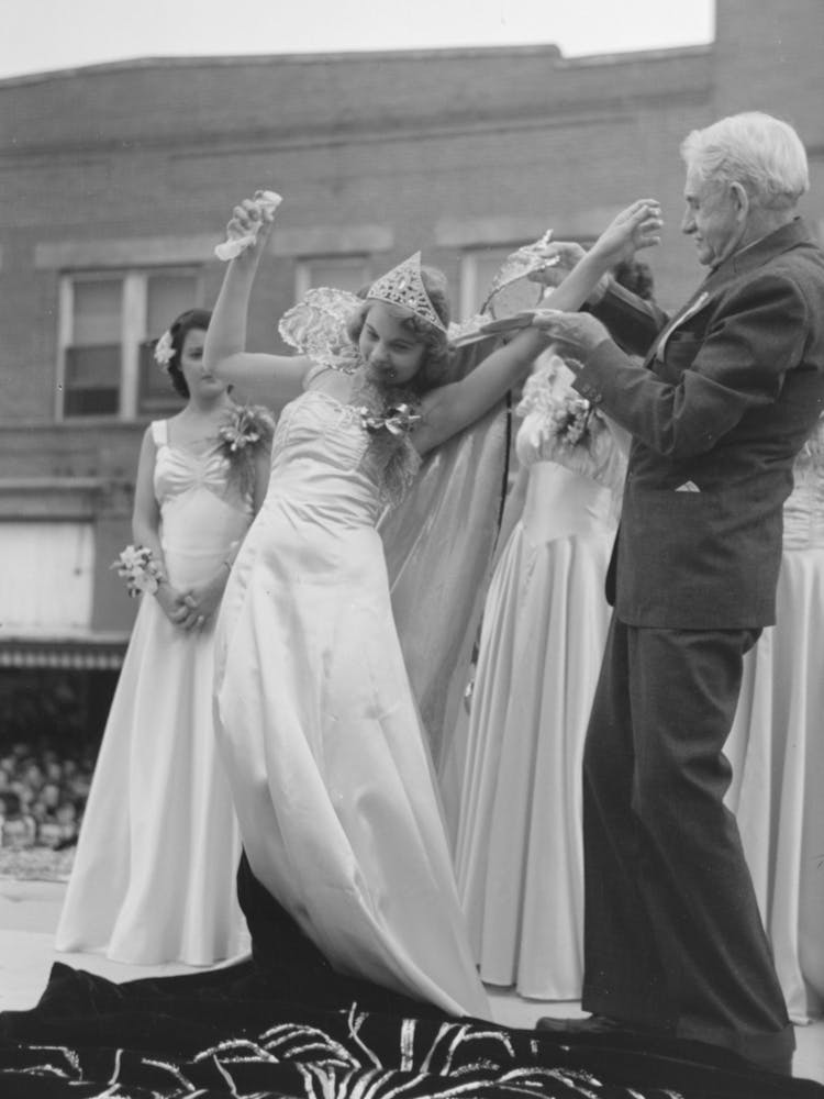 Untitled Photo, Possibly Related To Introducing The Queen To The Radio Audience, National Rice Festival, 1