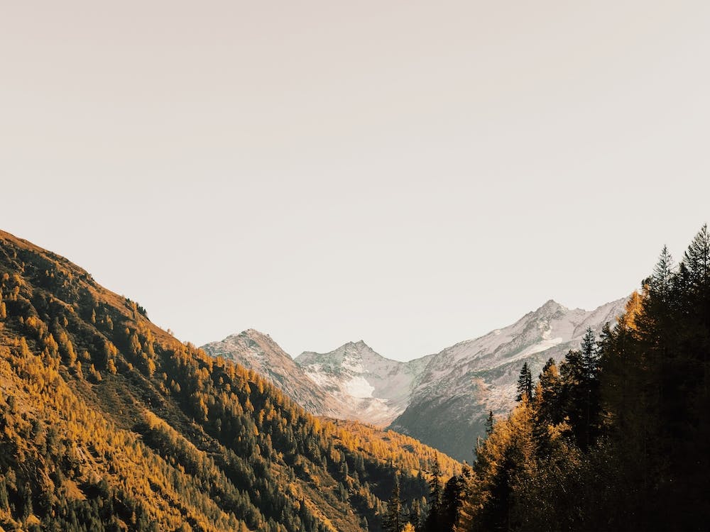 Herbstliche Bergkette
