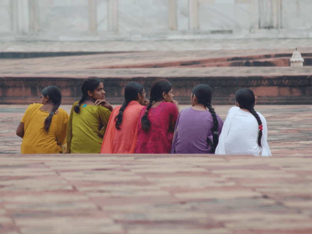 Girls outsside the Taj Mahal
