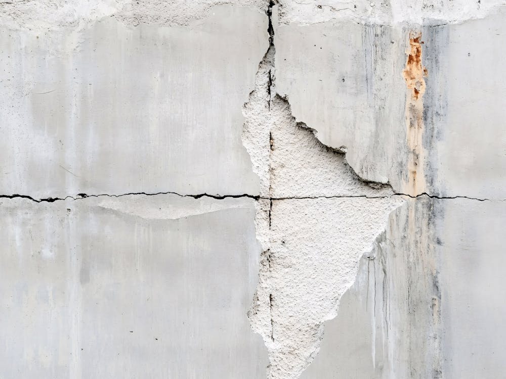 Concrete Wall Crack