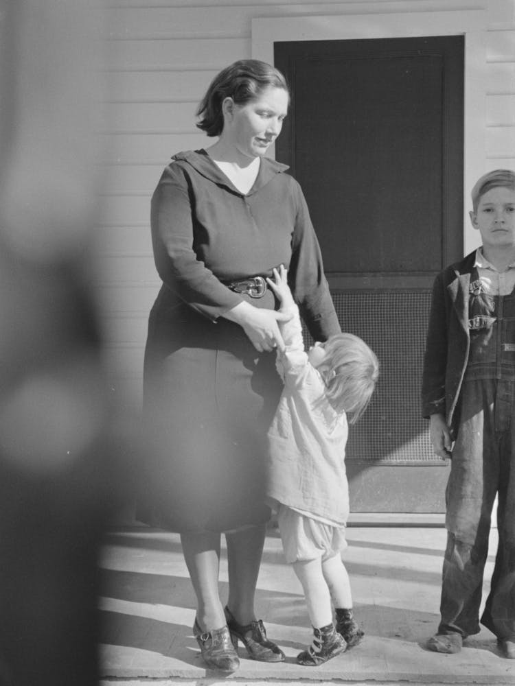 Untitled Photo, Possibly Related To Wife And Daughter Of Farmer, Chicot Farms, Arkansas By Russell Lee
