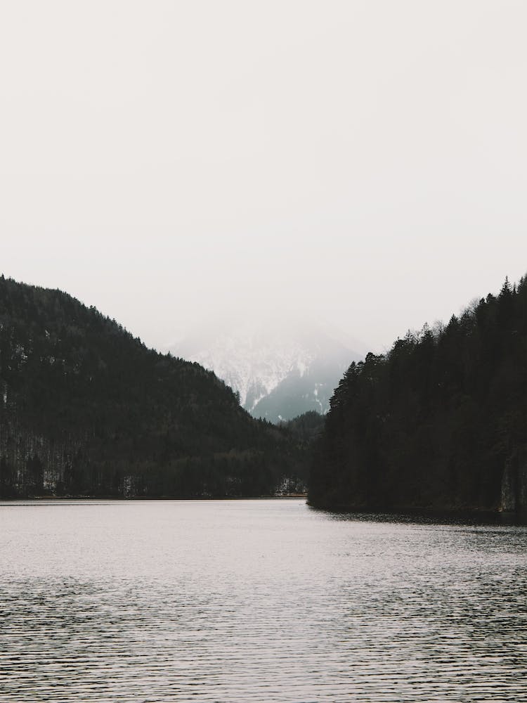 Moderne Seenlandschaft