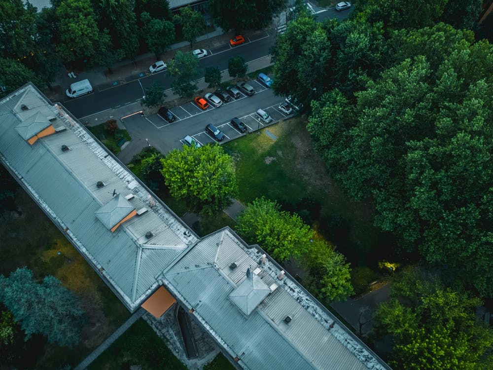 Luftbild auf Dächern von San Donato Milanese, Italien