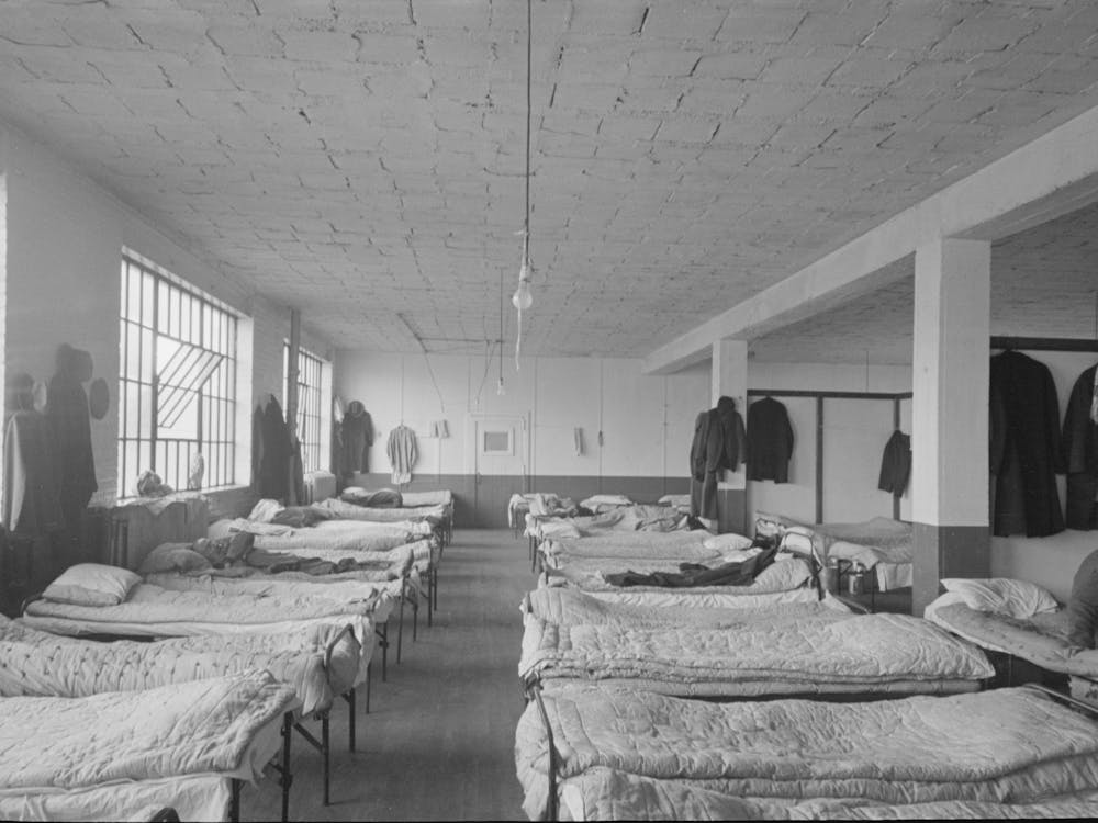 Gesamtansicht des Schlafsaals, Obdachlosenamt, Sioux City, Iowa von Russell Lee