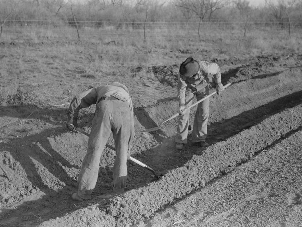 Untitled Photo, Possibly Related To Symbol Of Irrigation, El Indio, Texas By Russell Lee