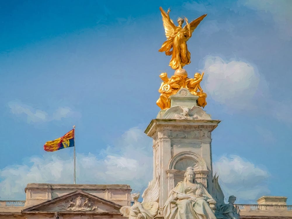 Victoria Memorial & Buckingham Palace London