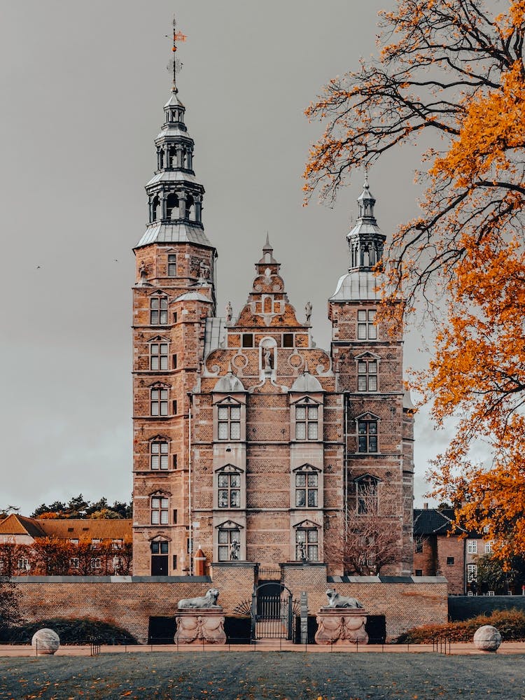 Kopenhagen Castle In Autumn 01