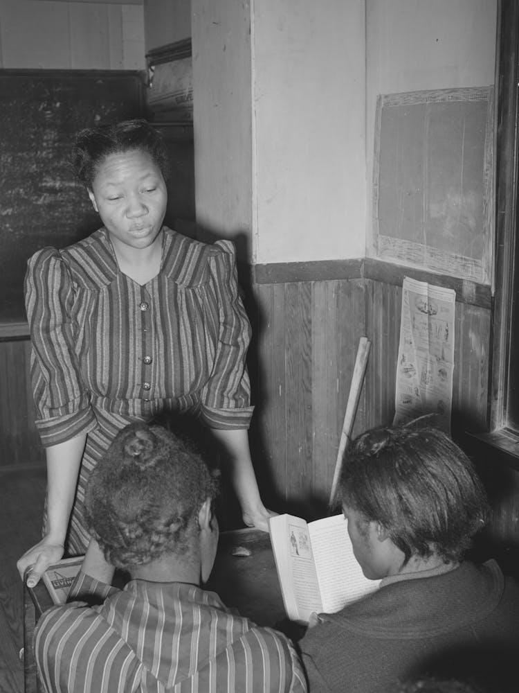 School Teachers And Pupils In Rural School, This Year, Despite The Fact The White School Received Free Books