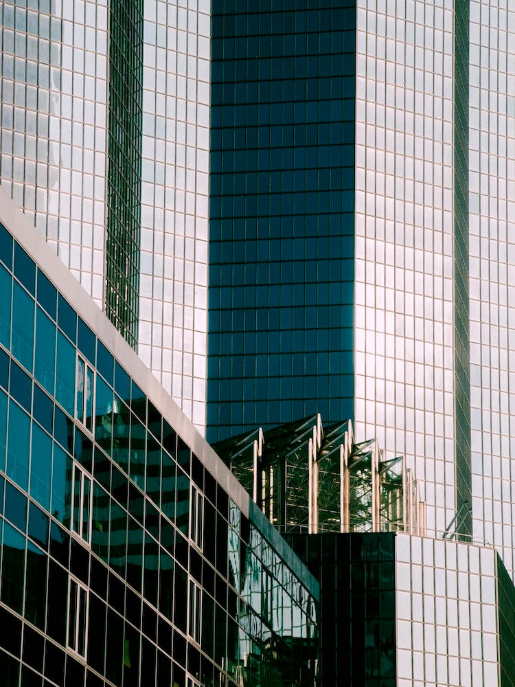 Glasgebäude