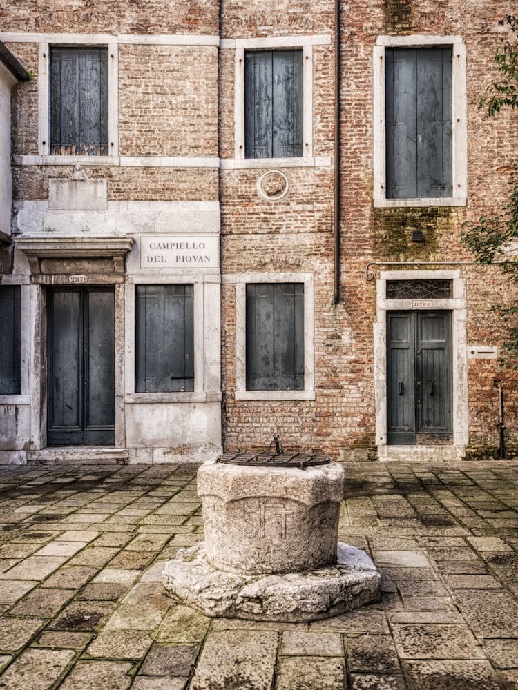 Wellhead In A Venetian Courtyard