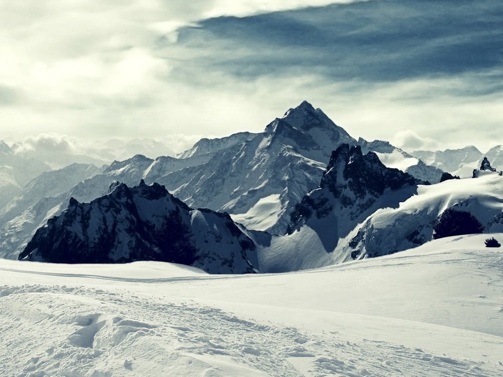 Montagnes Enneigées