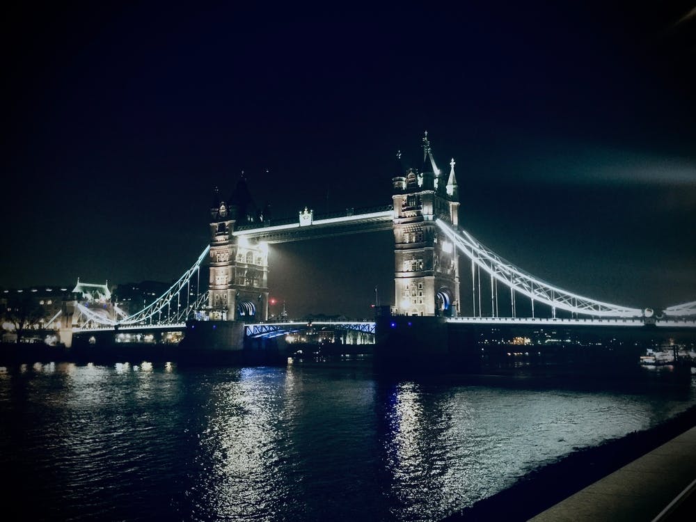 Tower Bridge bei Nacht
