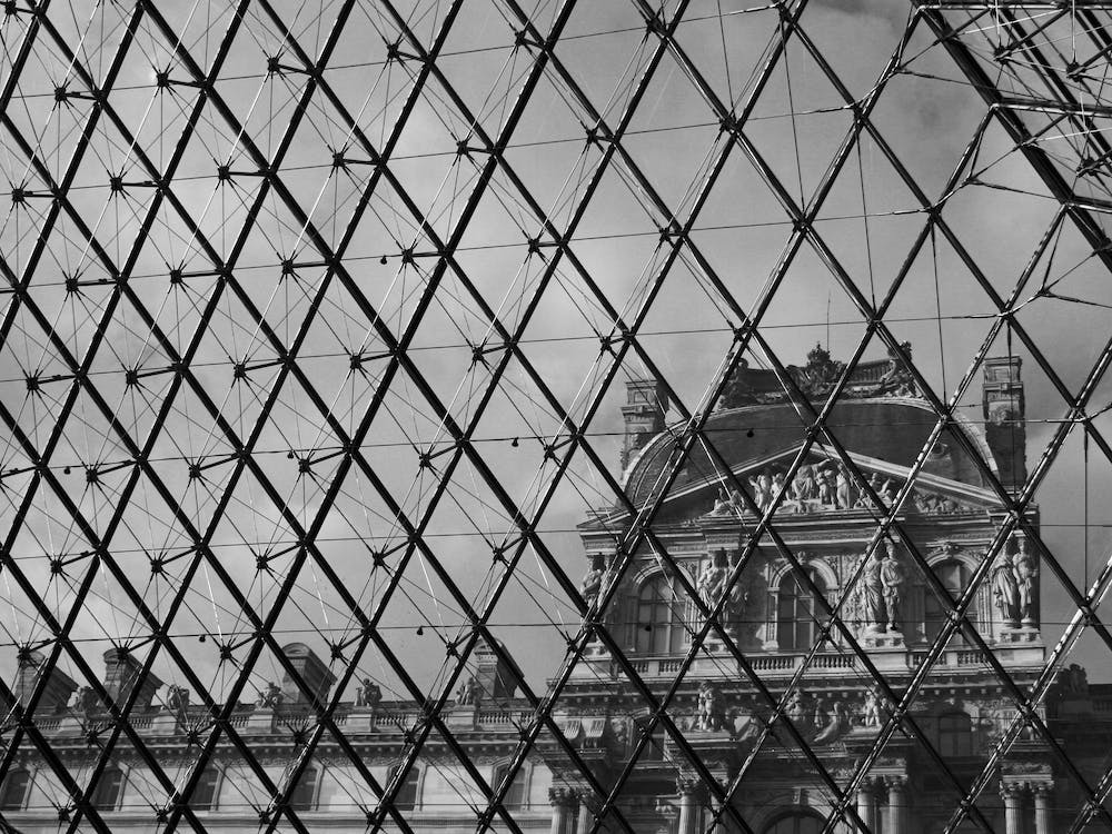 Louvre Alt und Neu - Paris Frankreich