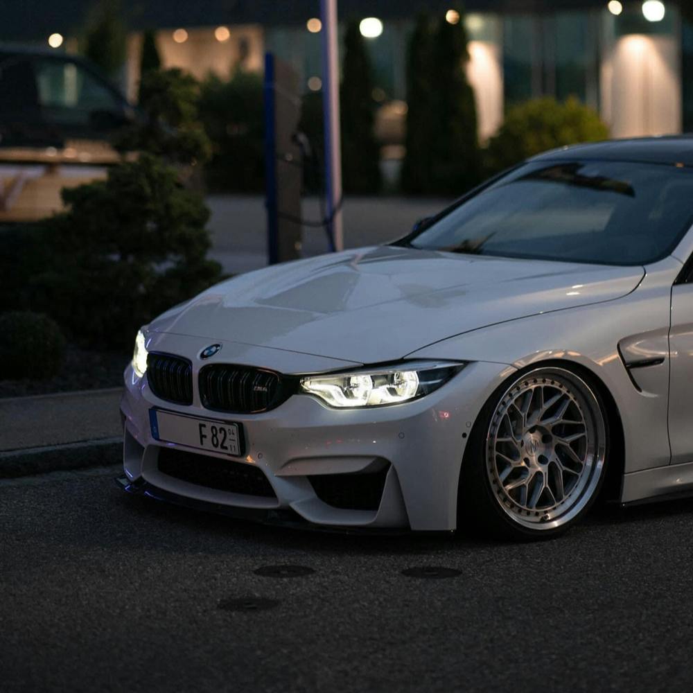 White Bmw M4