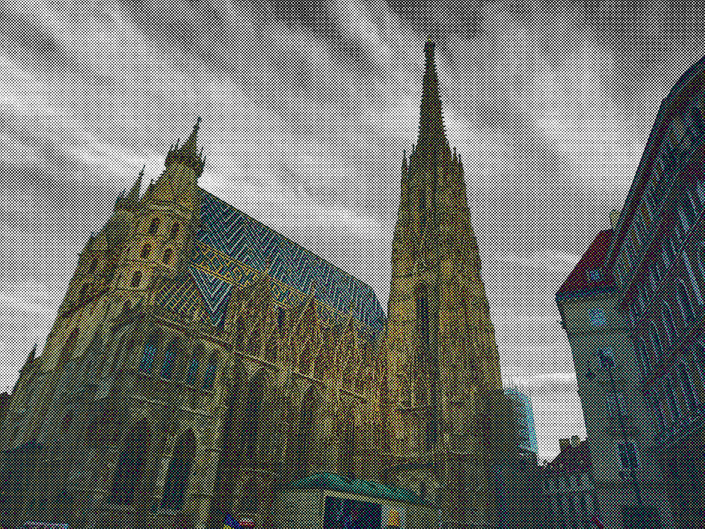 Stephansdom in Vienna on a cloudy day