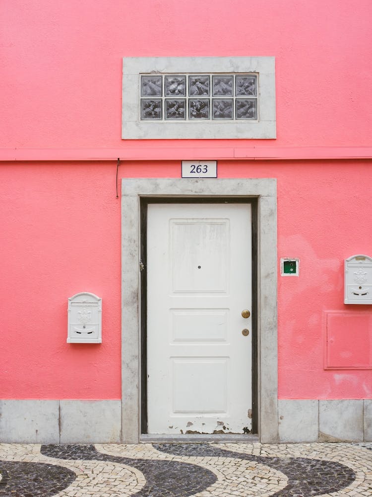 Cascais Pink Facade And Door