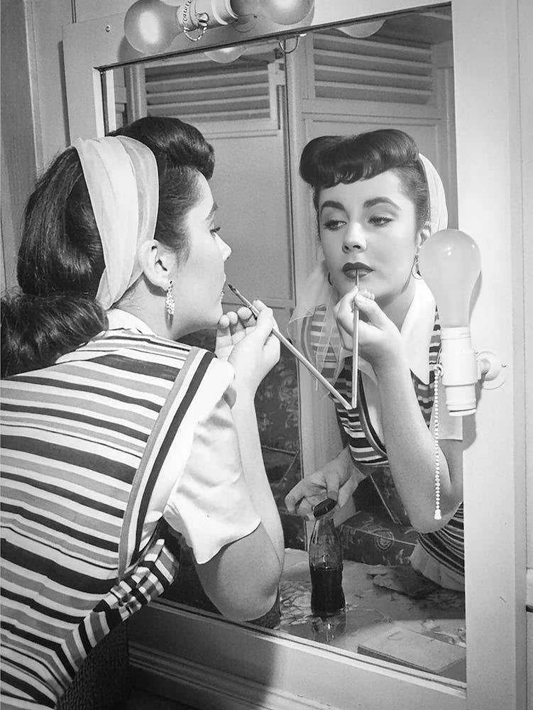 Elizabeth Taylor Backstage Black And White