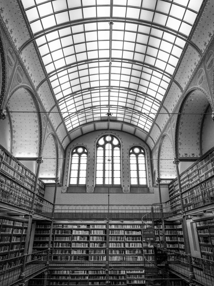 Historical art library at the Rijksmuseum in Amsterdam - black and white architecture photography by Christa Stroo Photography