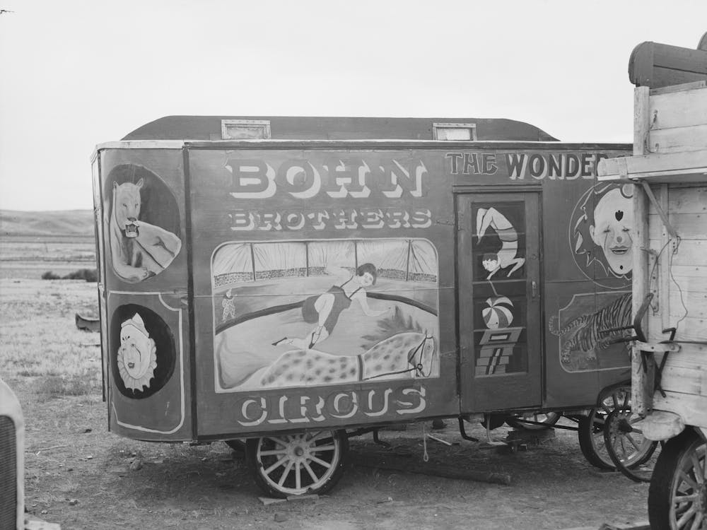 Wagon de Cirque Fabriqué Par Mr, Whitmarsh, Alger I,E, Archer , Montana Par Russell Lee