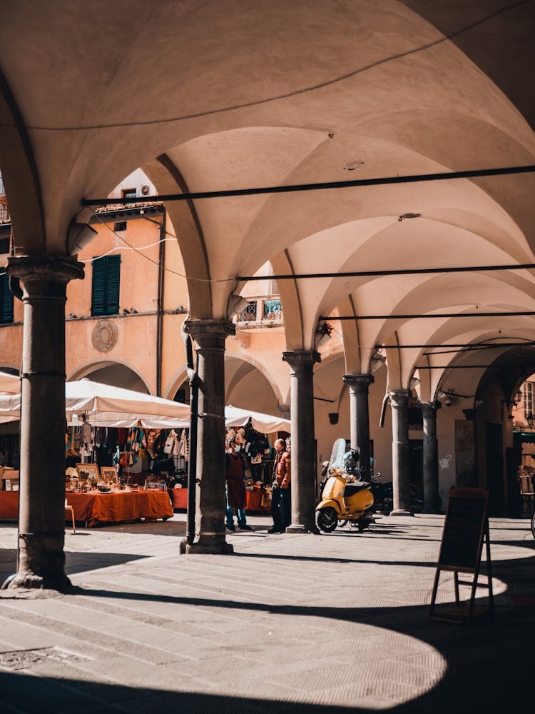 Architecture Pisa | Yellow scooter in the Italian streets