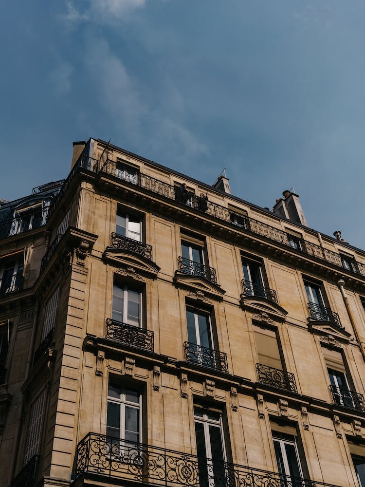 Parisian Smoke Break