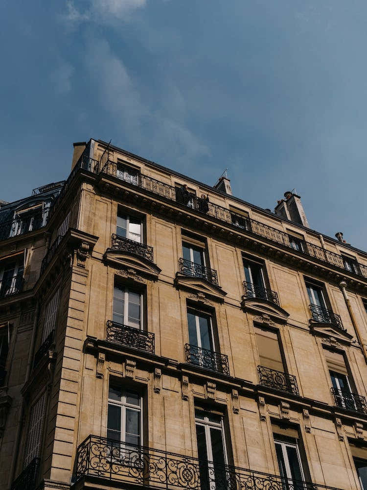 Parisian Smoke Break