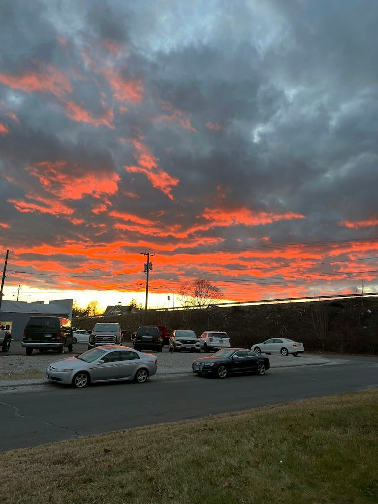 Sonnenuntergang Über einem Parkplatz