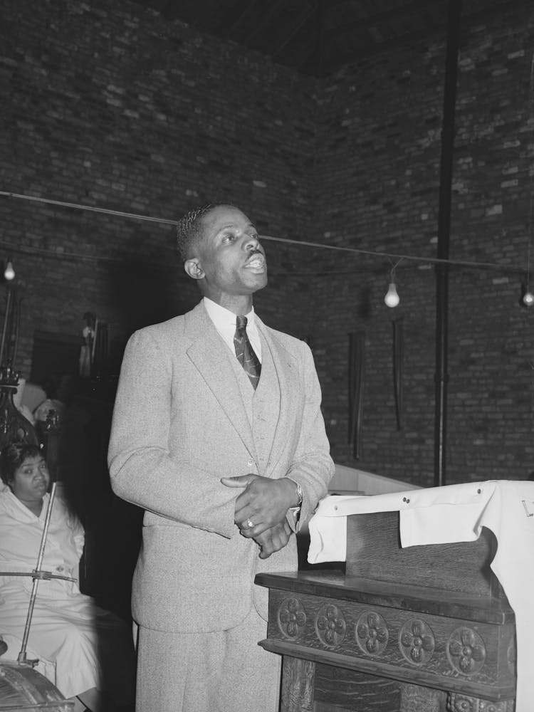 Solo in der Pfingstkirche, Chicago, Illinois von Russell Lee